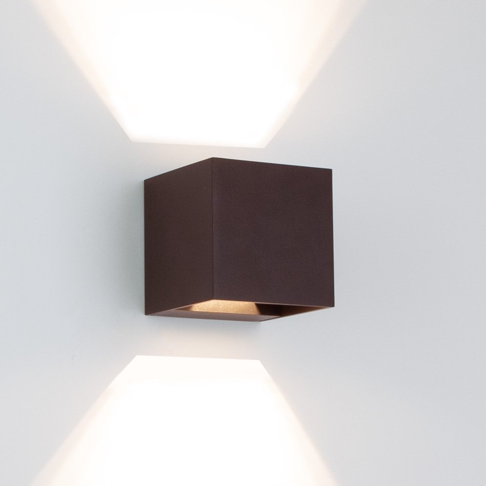 Reach Up en Down Muurlamp Zwart/Bruin Kubus met LED 1 Reach Up en Down Muurlamp Zwart/Bruin Kubus met LED