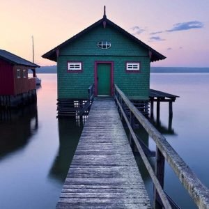 Fotobehang - Das grüne Bootshaus 200x280cm - Vliesbehang