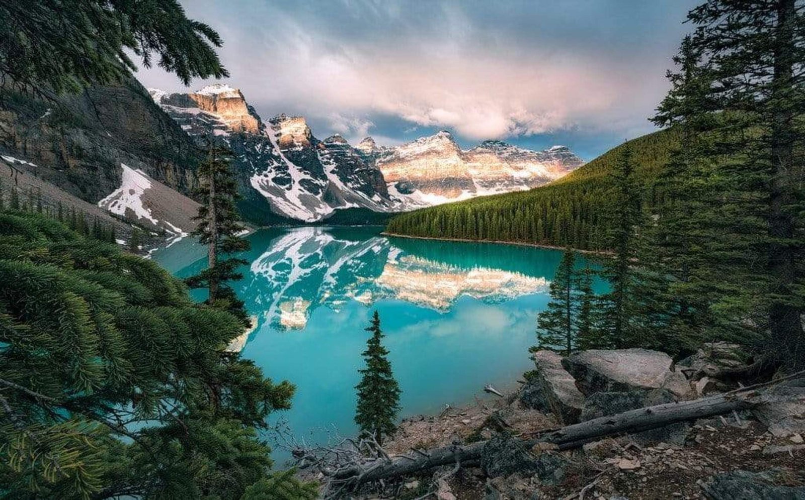 Fotobehang - Magic Moraine Morning 450x280cm - Vliesbehang 1 Fotobehang - Magic Moraine Morning 450x280cm - Vliesbehang